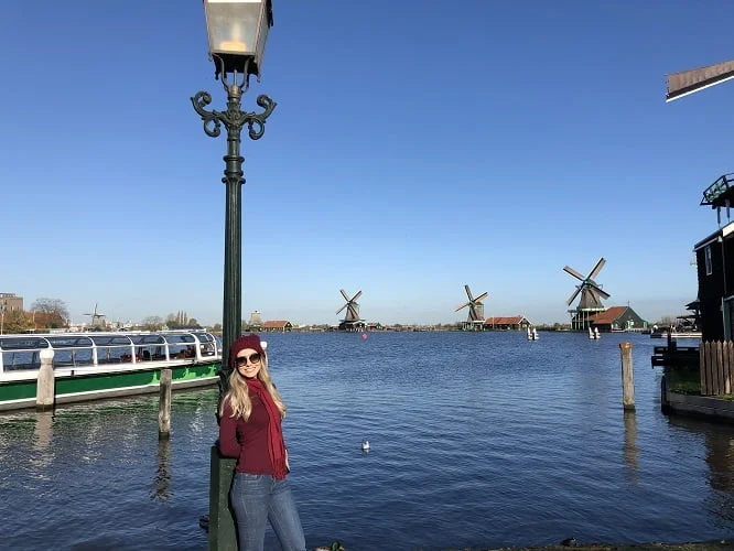 passeio de barco ao longo do Rio Zaan