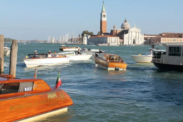 taxi-aquatico-veneza-italia