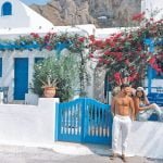 Santorini: Um paraíso de azul e branco no coração do Egeu