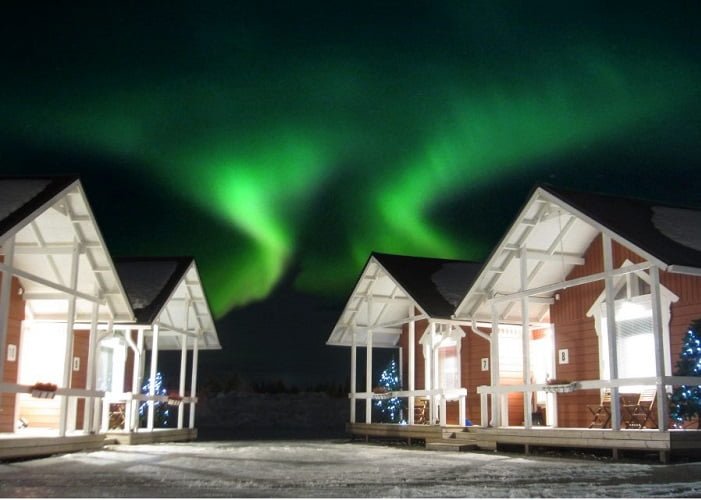 Aurora Boreal na Santa Claus Village, Rovaniemi, Finlândia.