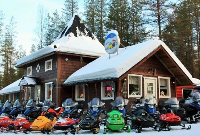 Snowmobile em Rovaniemi, Finlândia.