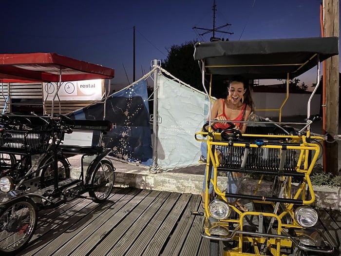 Bicicletas para alugar, quatro lugares, dois lugares, Thessaloniki