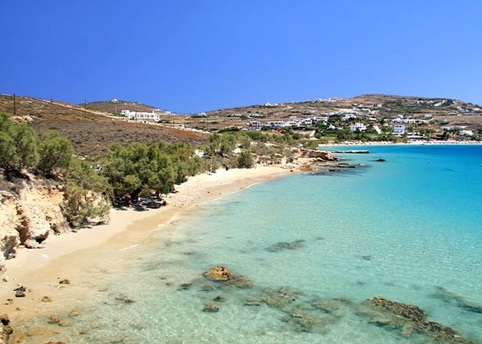 Ao lado da praia Kaminia está o cabo de Agios Fokas.
