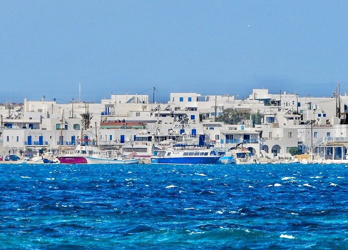 Foto panorâmica da ilha grega Antiparos, Cíclades, Grécia