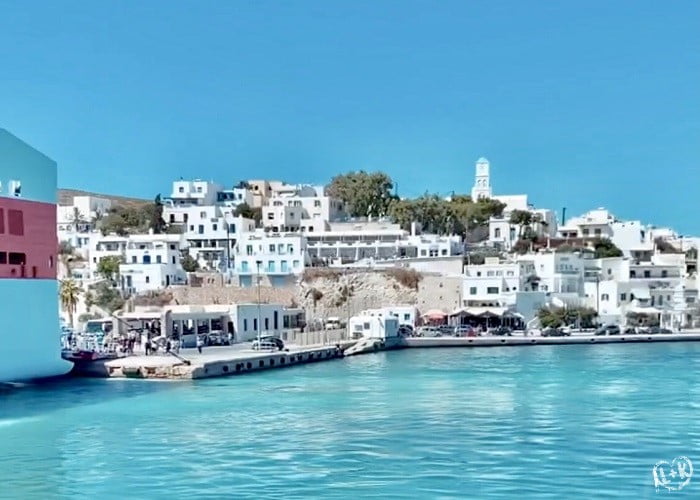 Nossa chegada ao porto de Adamas, que é o principal porto de Milos.