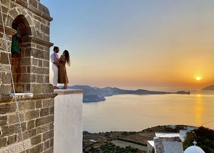 Pôr do sol em Milos, castelo veneziano de Milos, Panagia Thalassitra, Plaka, Cíclades