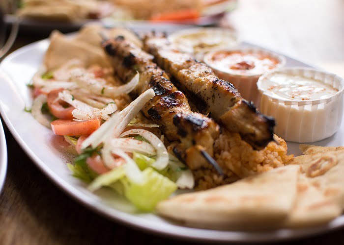 Churrasco grego, gyros, souvlaki, kalamaki, pita gyros, souvlaki pita diferença nos termos. Comida grega.