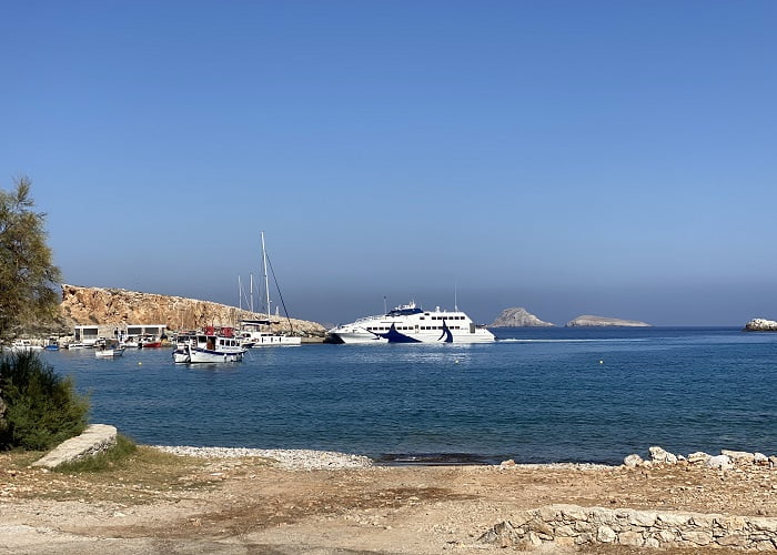 Porto de Karavostasi, ilha grega, Folegandros