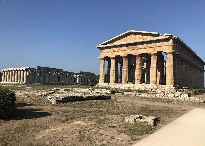 Templos de Hera, na antiga Poseidonia, a 85 km de Nápoles Os templos de Hera, em Salerno, Itália, que já foi a antiga cidade grega de Poseidonia. Templo grego.