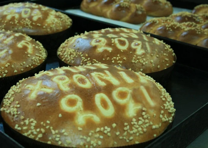 Tsoureki e vasilopita, sobremesa grega, culinária grega.