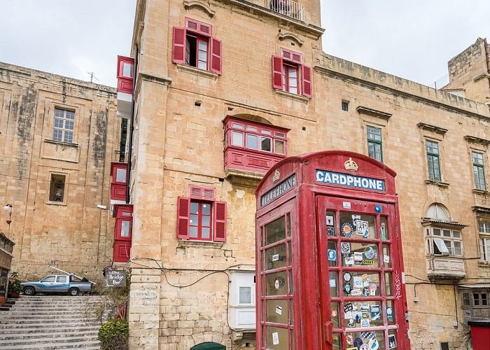 Cabines telefônicas vermelhas britânicas na Ilha de Malta.
