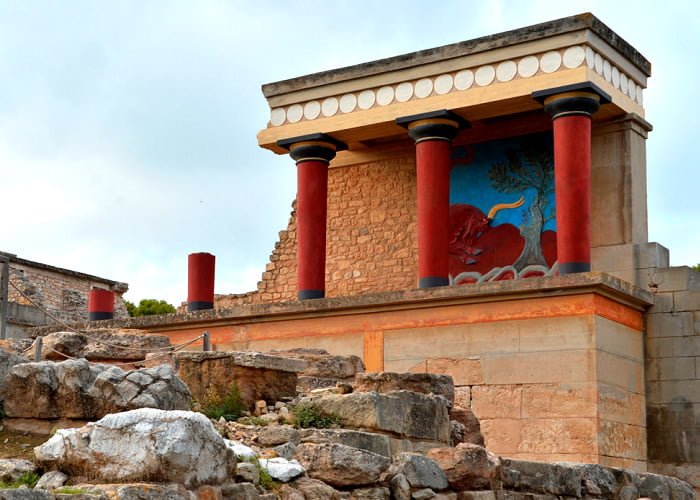 Descubra o mito do Minotauro na mitologia grega. Palácio Cnossos em Creta.