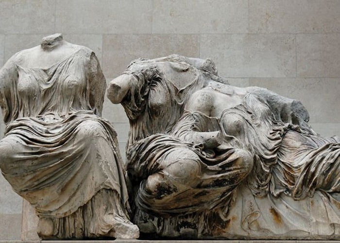 As três irmãs da mitologia grega, Láquesis, Cloto e Átropos.