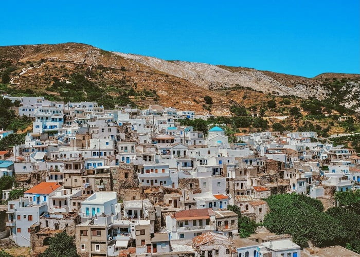 Foto panorâmica de Apeiranthos de Filoti. Na Ilha Grega de Naxos.