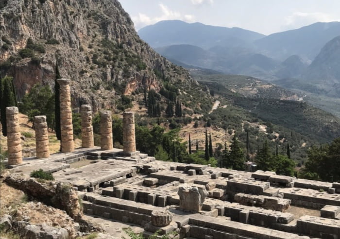 Arquitetura Grega Arcaica: O Templo de Apolo em Delfos