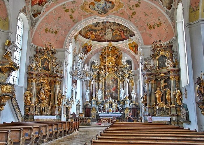 Oberammergau, Bavaria, Alemanha. Igreja Matriz de São Pedro e São Paulo.