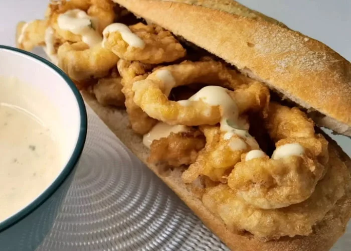 Comidas típicas da Espanha: Bocadillo de Calamares.