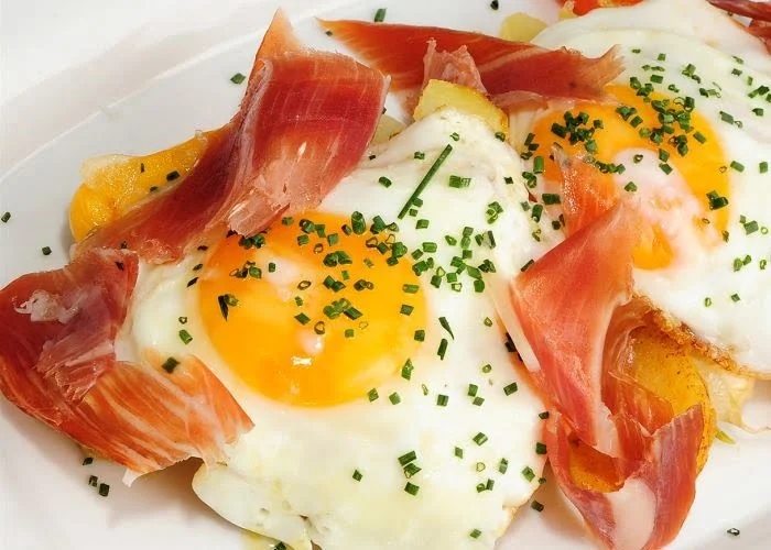 Comidas típicas da espanha: huevos estrellados.