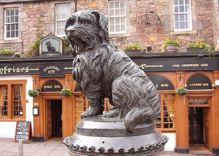 O que fazer em Edimburgo na Escócia: estátua do cachorro Bobby.