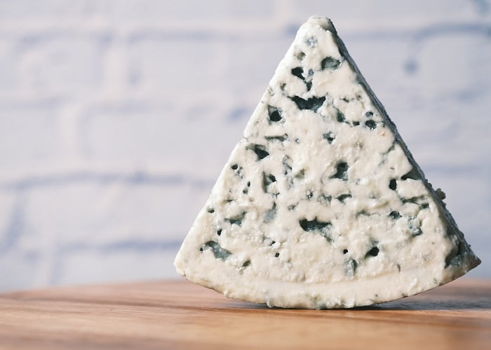 Qual queijo substitui o feta: Gorgonzola.