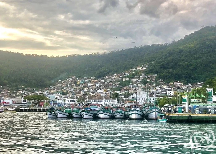 Búzios ou Angra dos Reis.