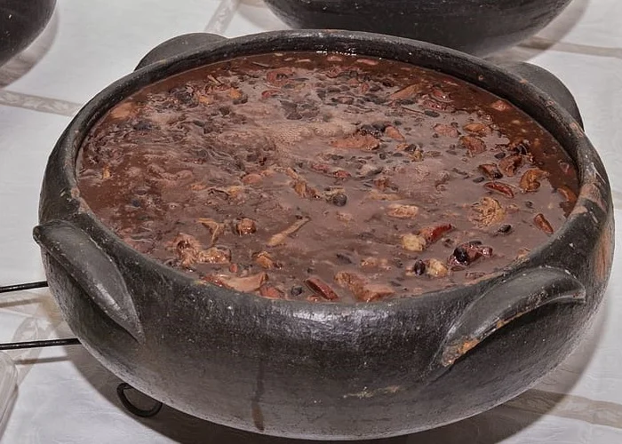 Comidas típicas do Rio de Janeiro: feijoada.