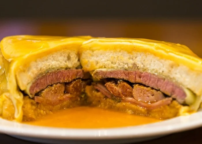 Comidas típicas de Portugal: Francesinha.