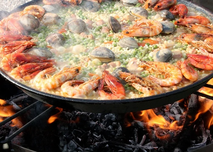 O que fazer em Barcelona: Experimentar paella.