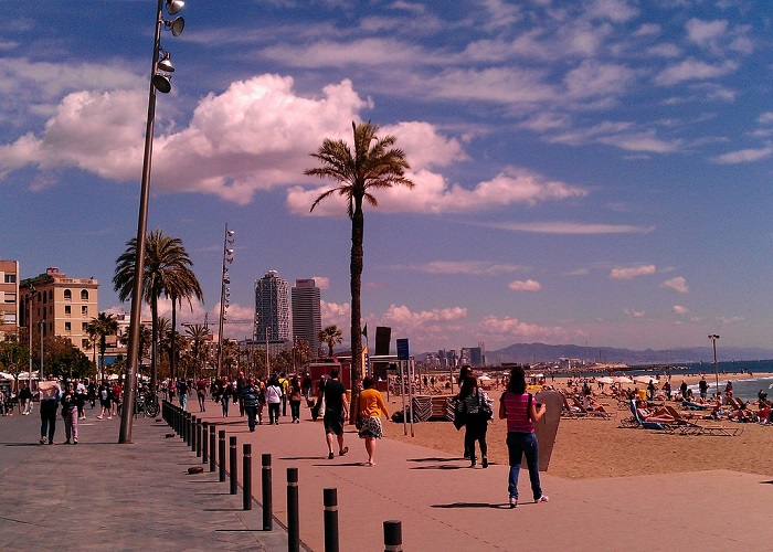 O que fazer em Barcelona: praia La Barceloneta.