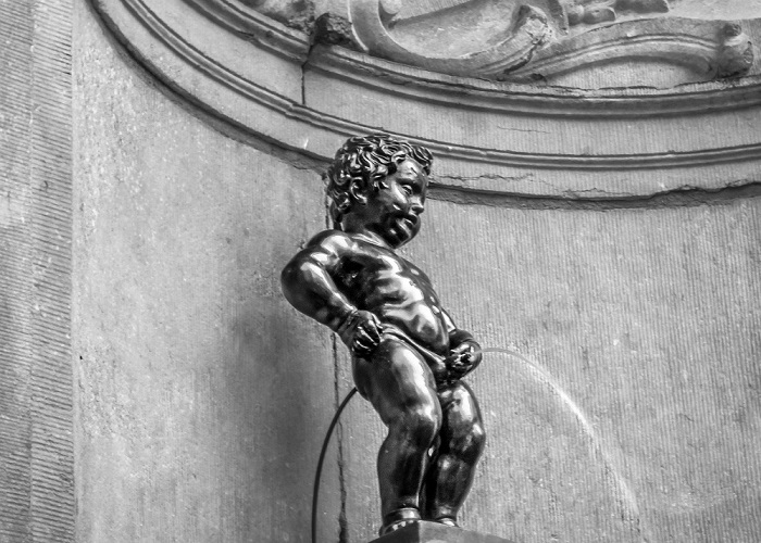 O que fazer em Bruxelas: Manneken Pis, estátua que faz xixi.