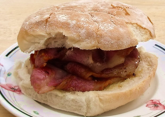 Comidas Típicas da Escócia: Bacon butty.