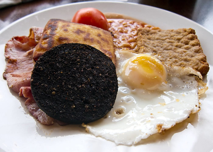 Comidas Típicas da Escócia: Full Scottish Breakfast.