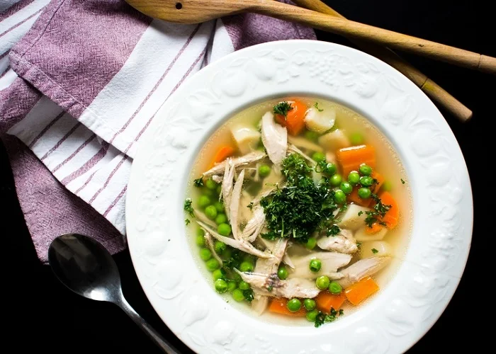 Comidas Típicas da Escócia: Sopa Cock-a-Leekie.