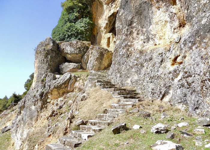 Curiosidades sobre o Monte Olimpo: Portas do Olimpo, caverna Tsakalopetra.