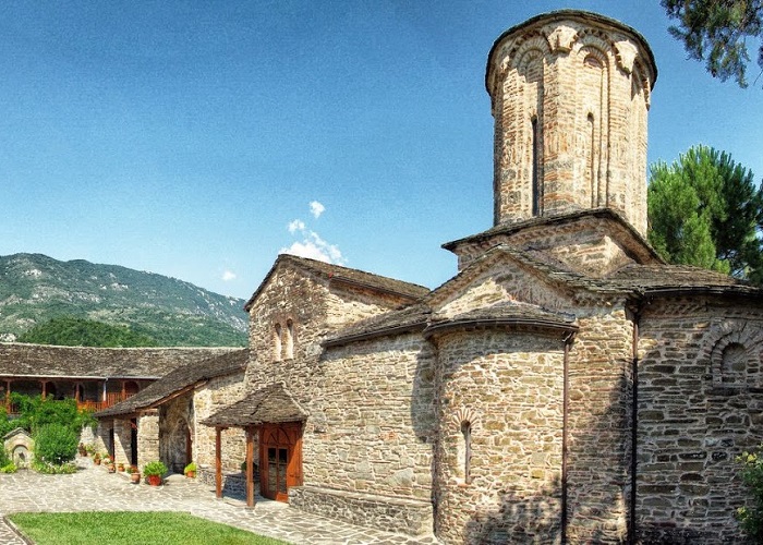 Konitsochoria: O histórico mosteiro sagrado de Panagia Molyvdoskepastis incluído na comunidade municipal de Konitsa.