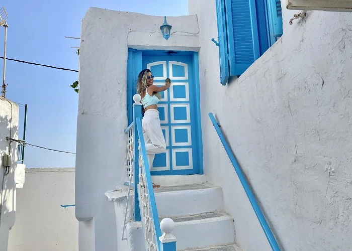 Decoração grega: portas e janelas de madeira.