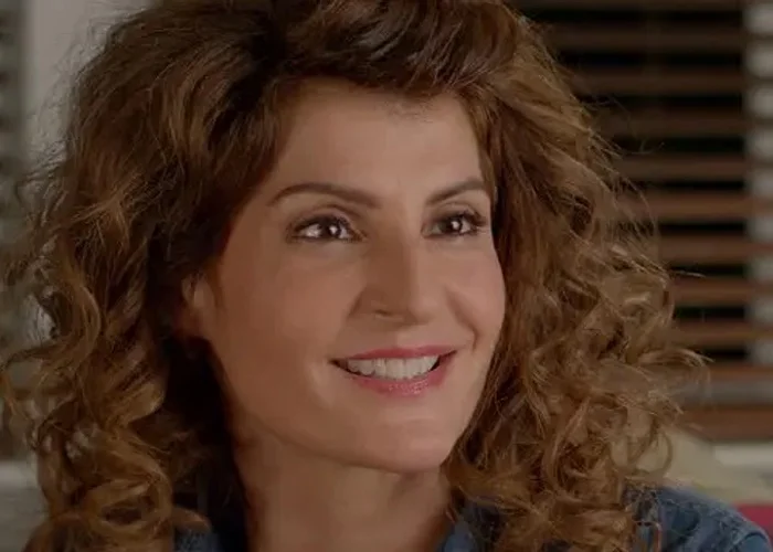 Nia Vardalos: A atriz grega que ficou famosa por um casamento, o casamento grego.