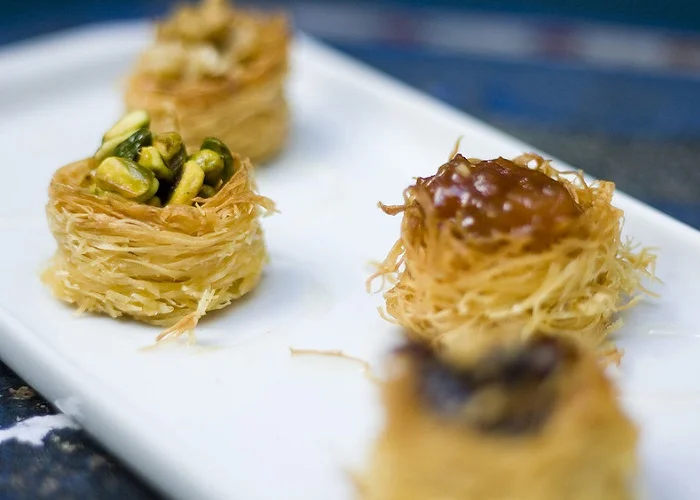 Comidas típicas de Dubai: Knafeh.