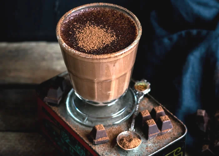 Receita de chocolate quente com cachaça.