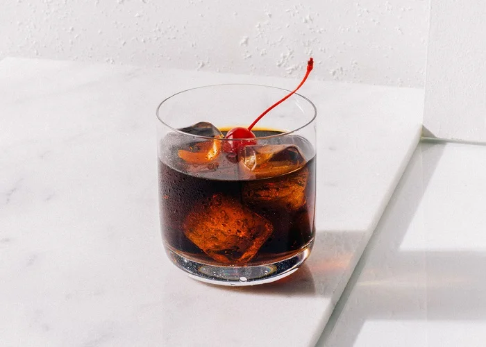 Drinks com café: Black Russian.