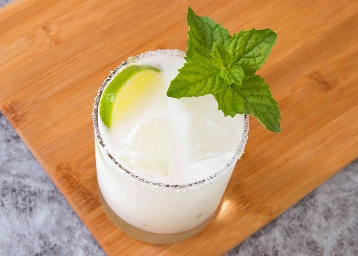 Drinks com coco: Mojito de Coco.