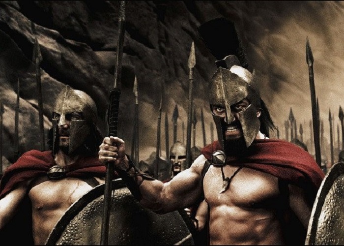 Guerreiros espartanos: Espada, lança, capacete, escudo, capacete.