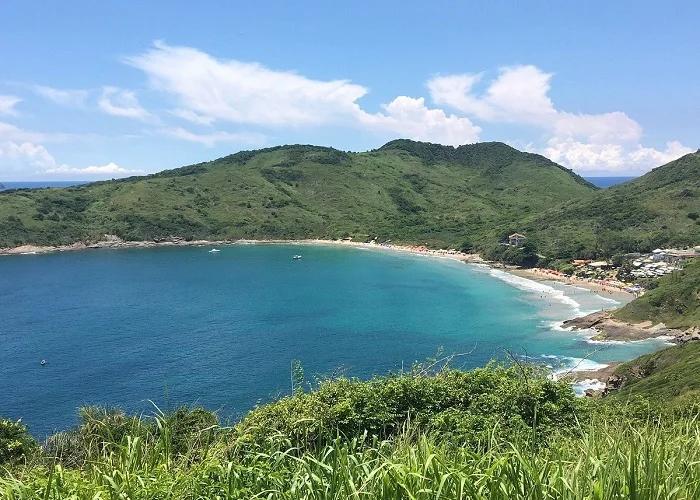 Melhores praias da região dos lagos: praia brava.