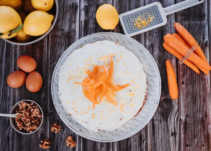 Receita de bolo de cenoura molhadinho.