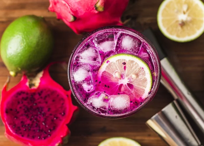 Como fazer drinks com energético: Red Bull Pitaya.