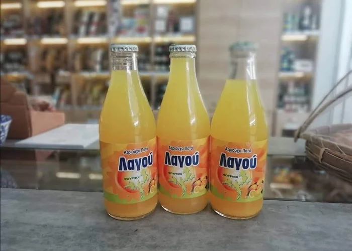 Refrescos tradicionais da ilha de fourni na grécia.