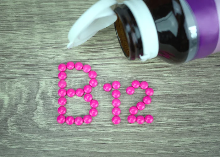 O que a falta de vitamina B12 pode causar.