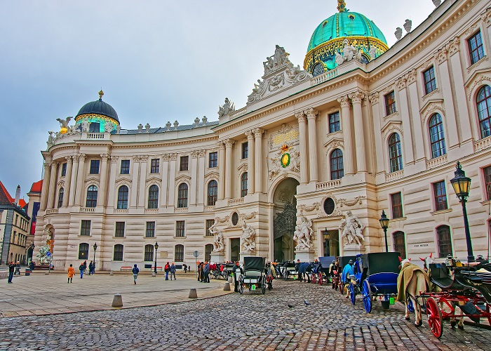 O que fazer em Viena na Áustria: Palácio de Hofburg.