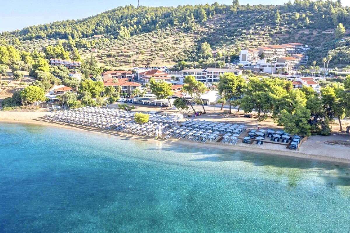 Praias de Halkidiki. Praia da Lagomandra.