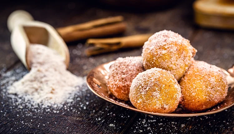 Delicioso e sem fritura: Receita Caseira de Bolinho de Chuva Assado e Fofinho!